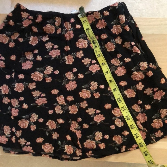 American Eagle Floral Mini Skirt - Picture 5 of 9